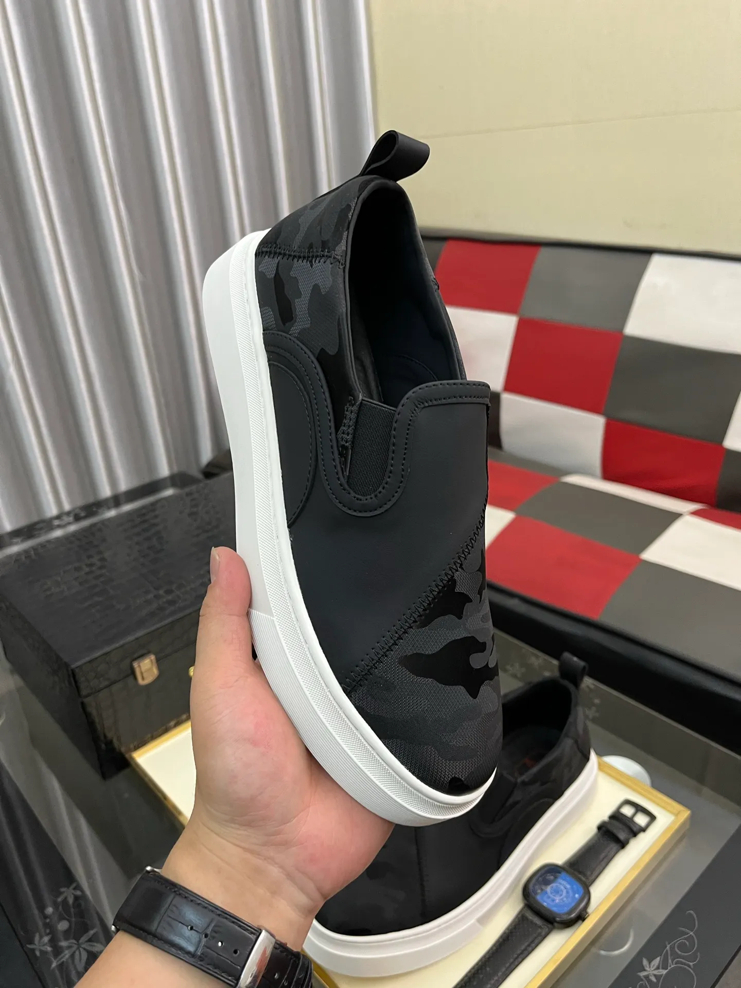 Men's shoes 💰420⌚️⌚️ VALENTINO Valentino's 2024 SS spring and summer new hot casual sports shoes, imported elastic fabric upper ➕The heel is Warren's exclusive rivet shape. The whole is very representative, the combination outsole is really easy to wear and very comfortable on the foot~, classic, comfortable and versatile! Size: 38-443️⃣Colors available